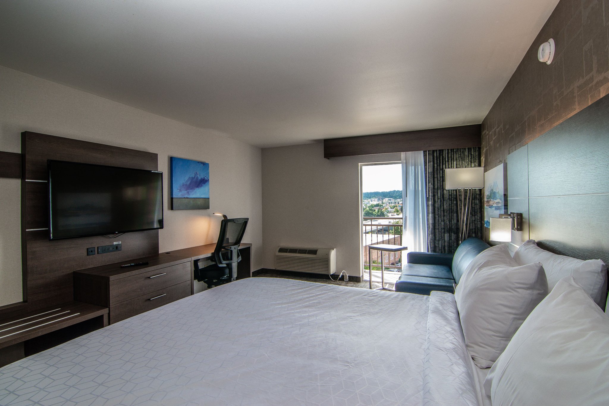 Holiday Inn Express SPOKANE-DOWNTOWN - Tap to explore photos
