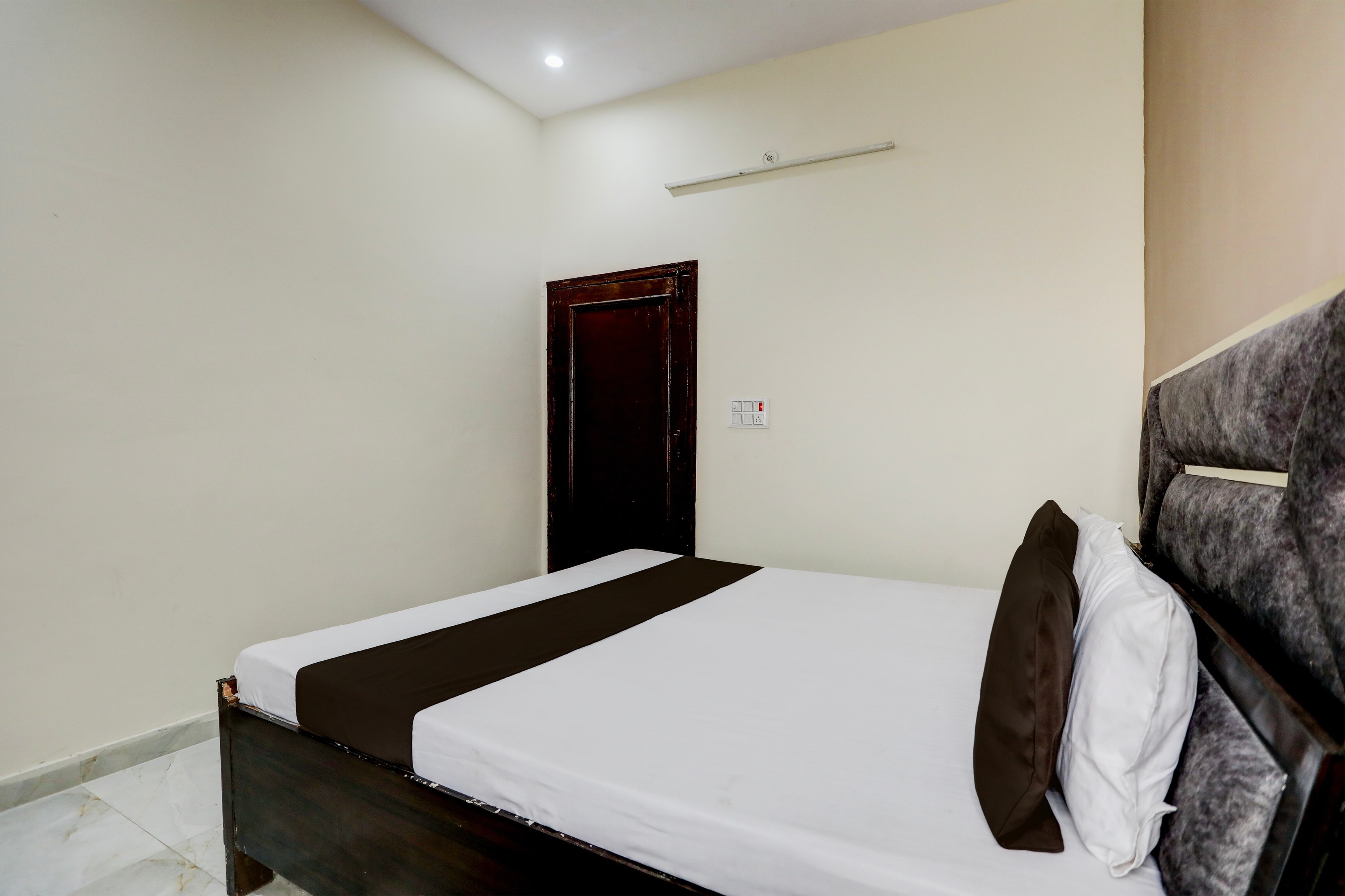 Hotel O The Happy Homestay - Tap to explore photos