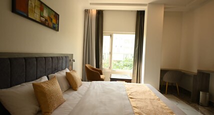 Tarang Stay .Inn Room Type - Super Deluxe Room