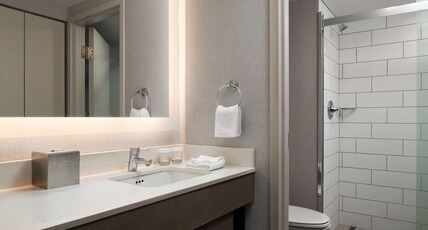 DoubleTree by Hilton Pittsburgh Airport Room Type - 2 QUEEN BEDS NON SMOKING