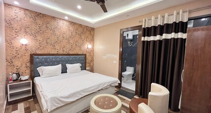 Tirupati Hotel Room Type - DELUXE ROOM WITH BALCONY