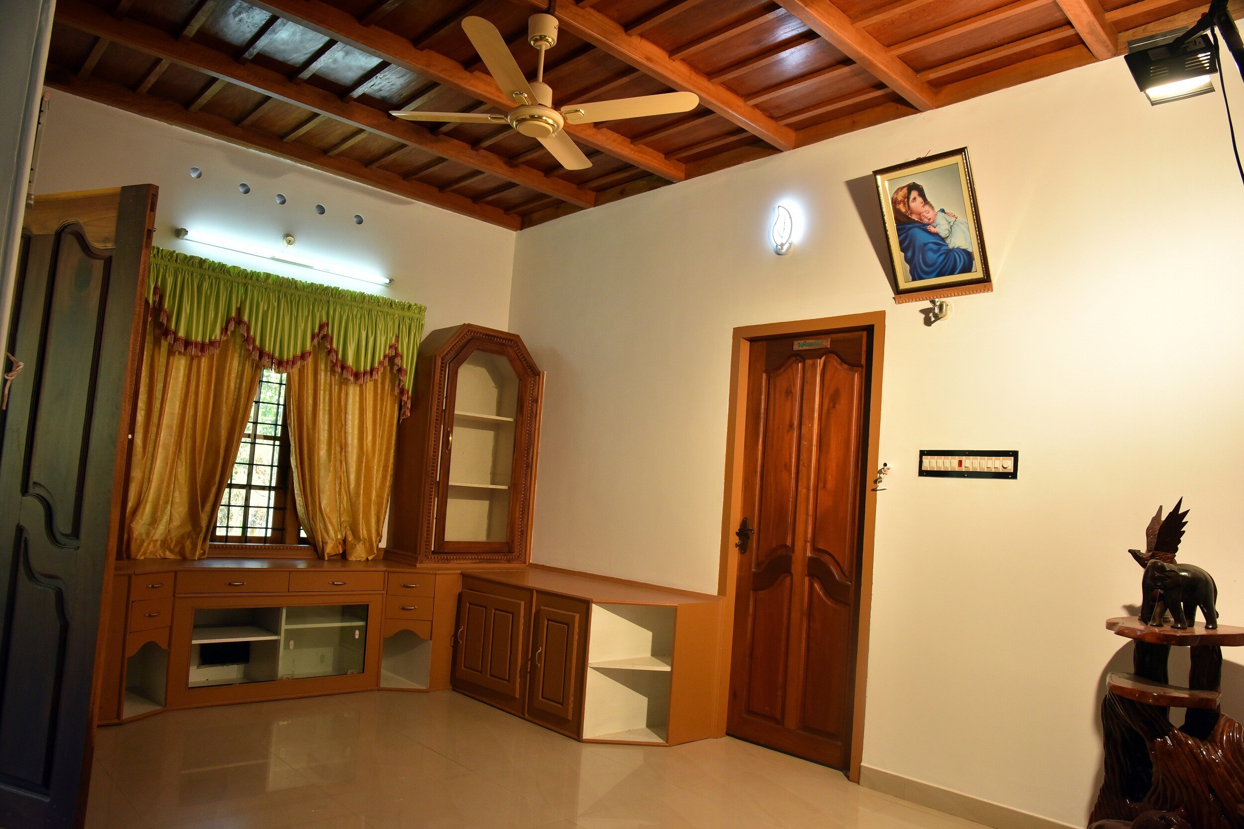 Planters Villa Munnar - Tap to explore photos