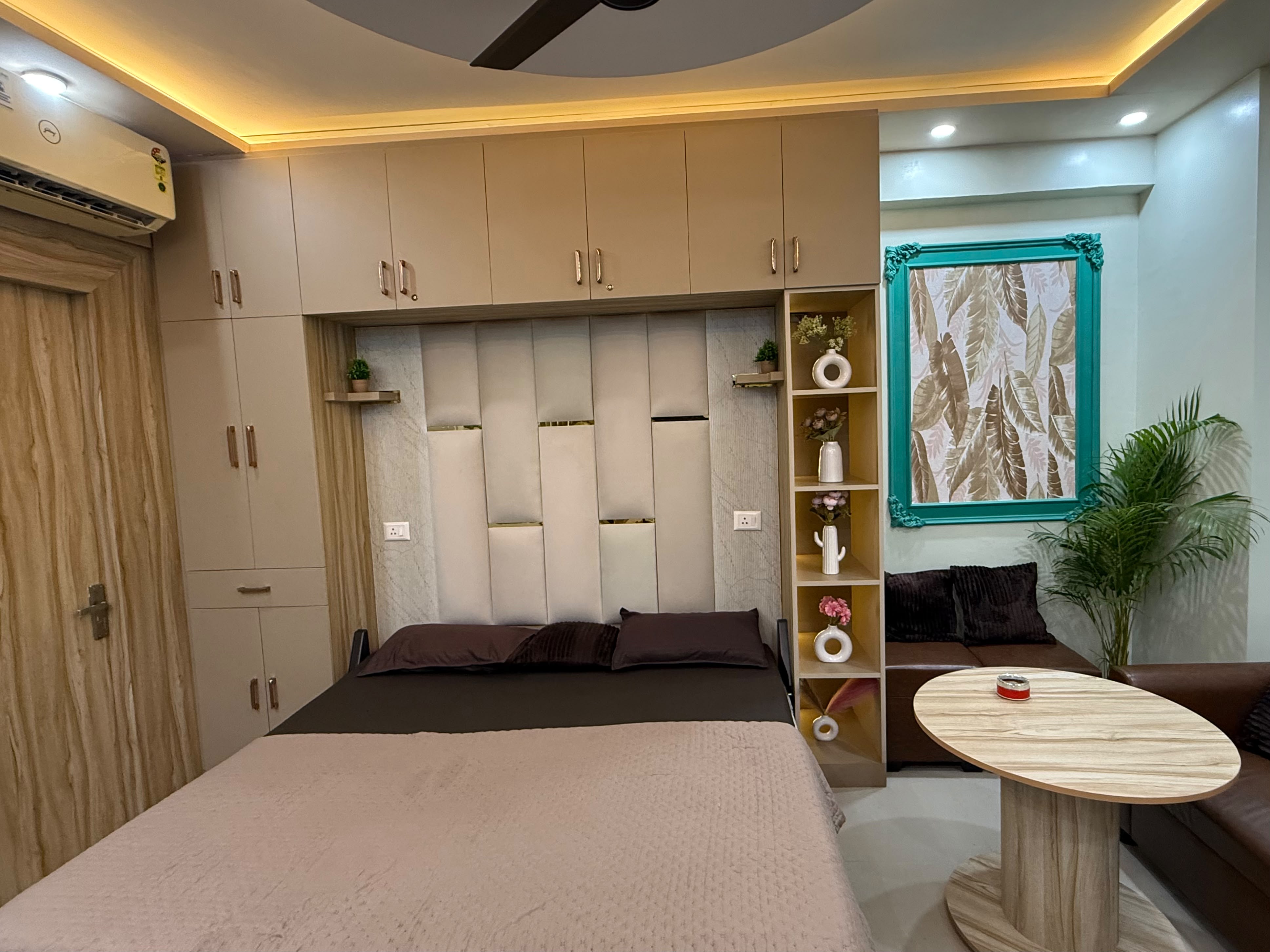 Luxe studio AirBnB - Tap to explore photos