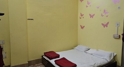 Ballia Guest House Room Type - AC DOUBLE BED Deluxe ( balcony )