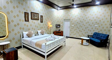 Raj Inn | Lucknow Room Type - Deluxe Queen Suite