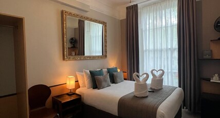 Tudor Court Hotel Room Type - Superior Double Room