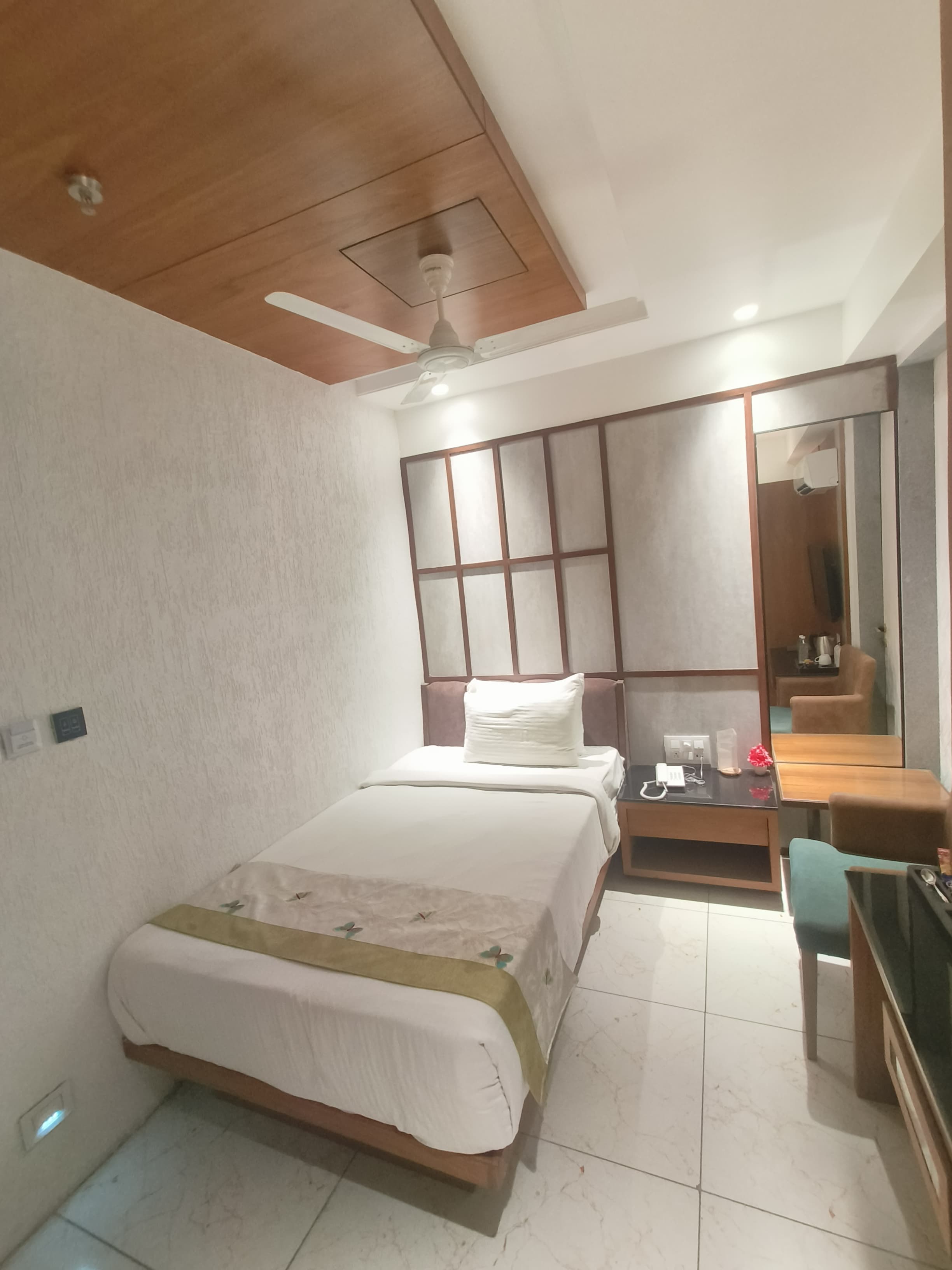 RG Exclusive Stay & Fine Dine - Tap to explore photos