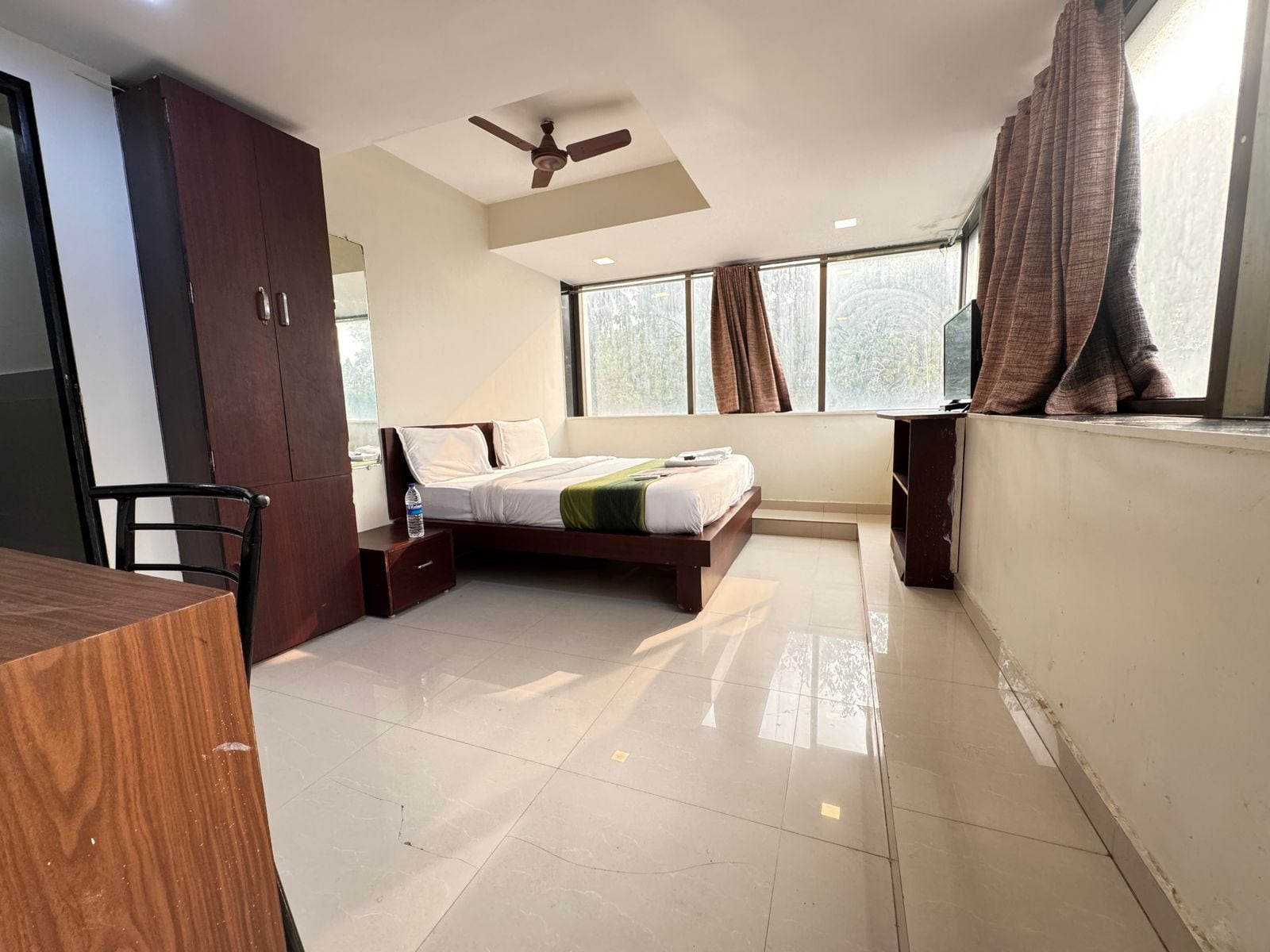 Hotel Artus Inn, MIDC, Andheri East, Mumbai. - Tap to explore photos