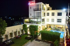 HOTEL PARTY HOUSE BY 100 BLU
