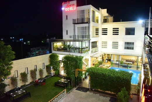 HOTEL PARTY HOUSE BY 100 BLU