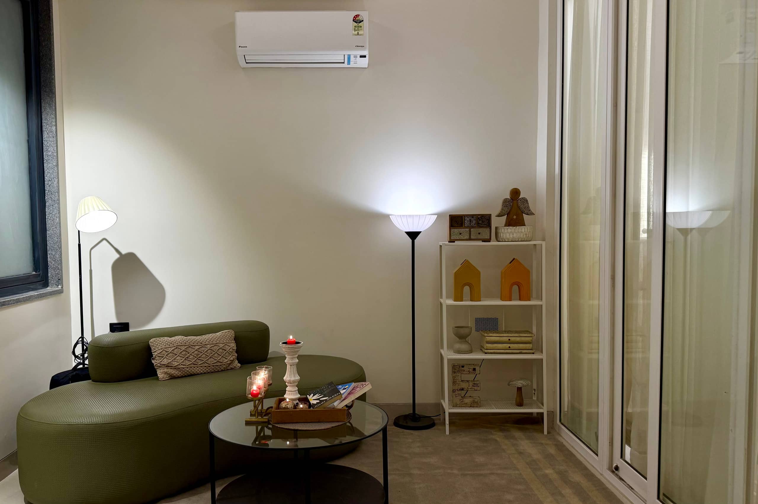 luxury 1BHK near Medanta Mediclinic Golf Course Rd - Tap to explore photos