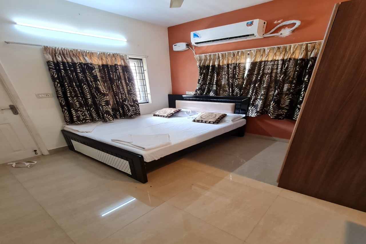 S4 Sruthi Service Apartments - Tap to explore photos