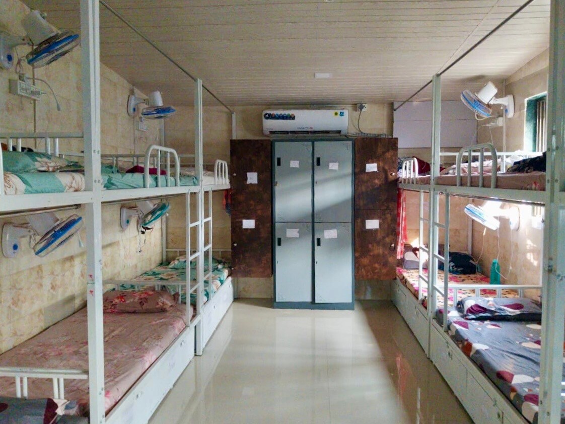 Sunnys Girls Hostel Malad - Tap to explore photos