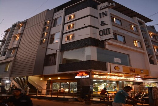 Hotel In and out