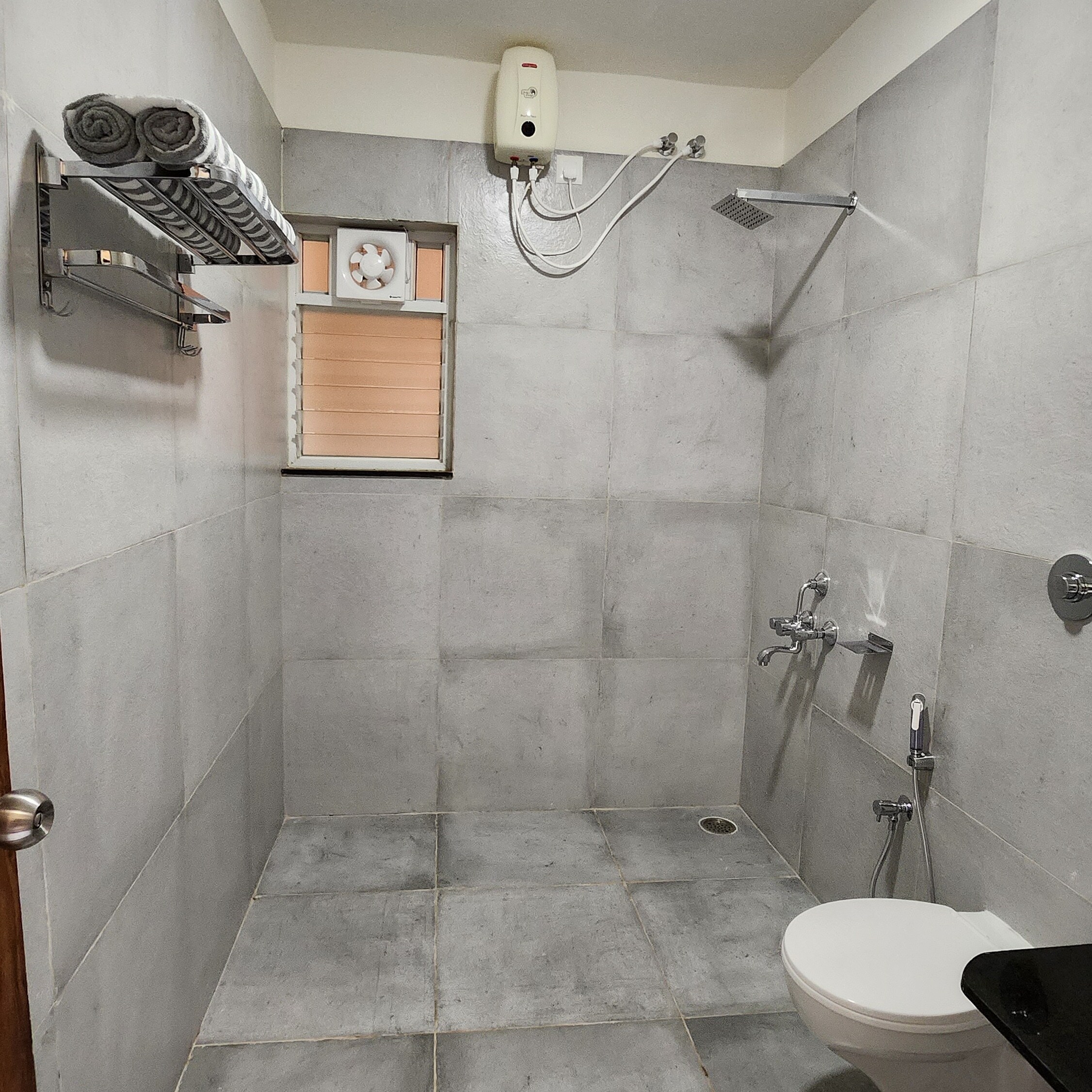 HIDEAWAY HAMPI - Tap to explore photos