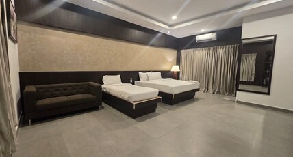 D'Wayfarer Inn Luxury Villa Resort Room Type - Famil Lawn Suite Room