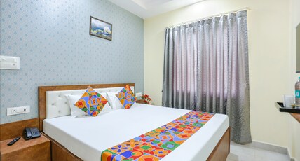 Via Aditya Guest House - Nr. Dasaswamedh Ghat Room Type - Family Room