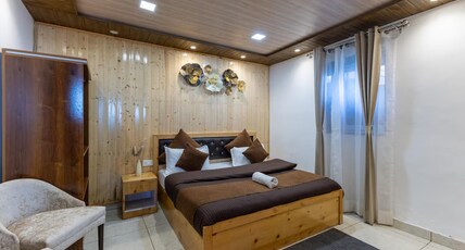 Kriva Luxury Stays Room Type - Scenic Lower Deck: Cozy 2BHK, Garden & Valley View