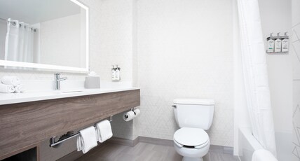 Holiday Inn Express & Suites WILLIAMSBURG Room Type - 2 Queen Standard