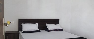 Tosh Guest House And Gusai ji Restaurant