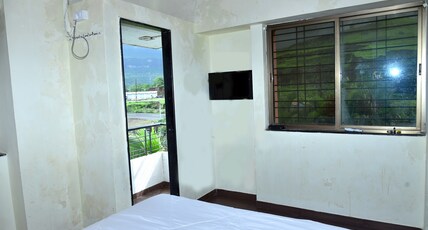 Warunase Palace Room Type - Standard AC
