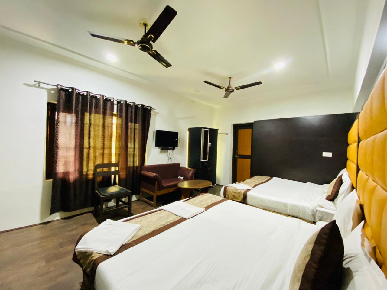 Hotel silver inn - Tap to explore photos