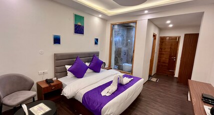Hotel Heaven Bliss Room Type - Executive Room with Balcony Hotel Heaven Bliss Room Type - Executive Room with Balcony