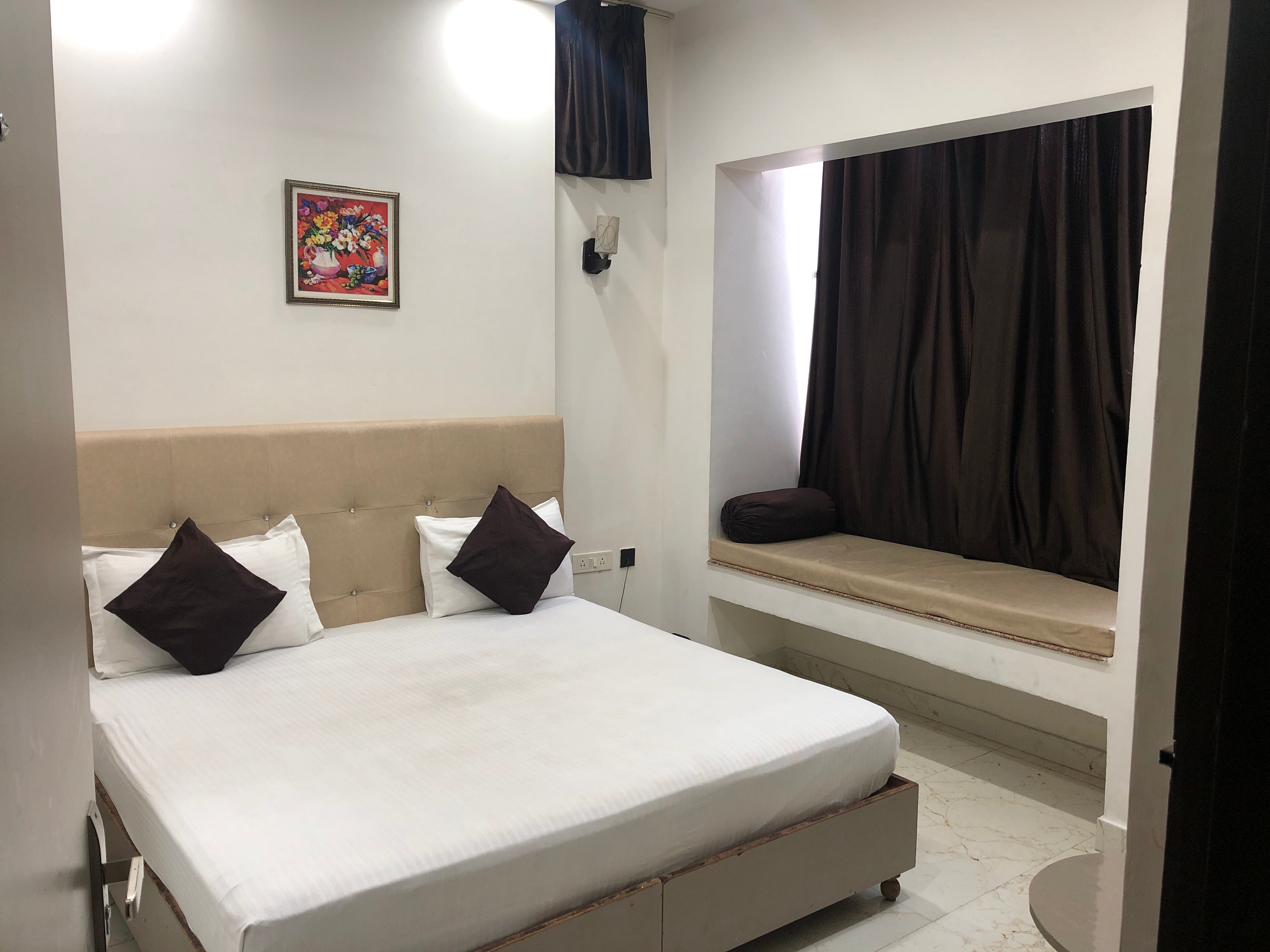 Red Inn Gurgaon | Rooms & Restaurant - Tap to explore photos