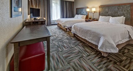 Hampton Inn Newberry Opera House Room Type - 2QN MOB HEARING ACC TUB NS