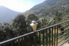 Hilltophomestay Sari Chopta