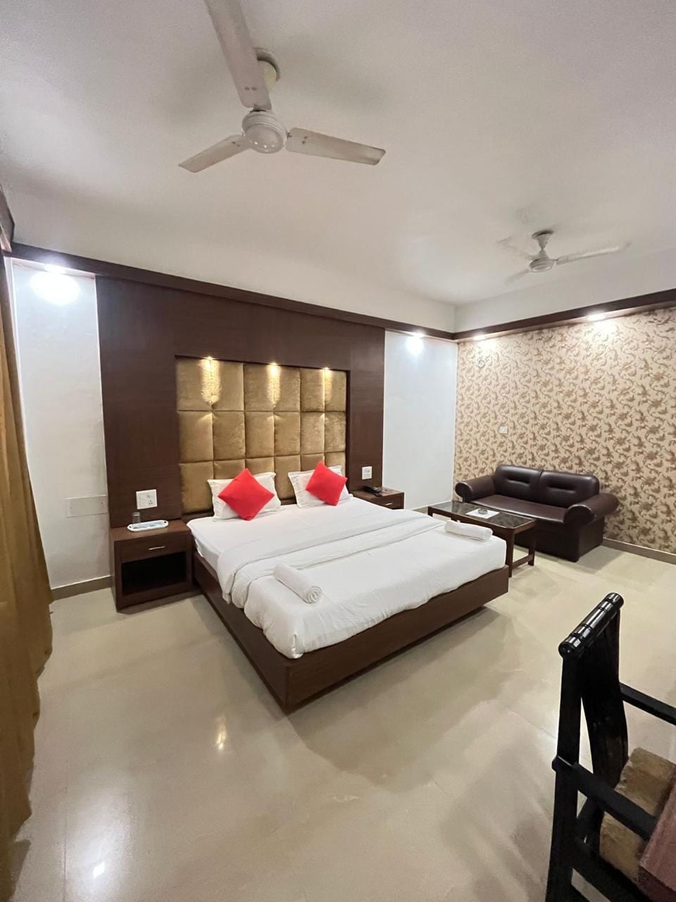 Hotel New Ashok - Tap to explore photos