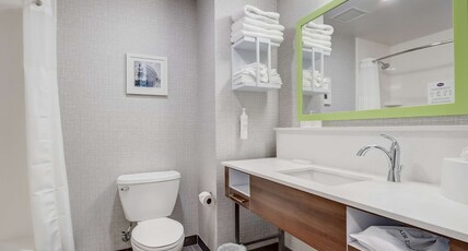 Hampton Inn & Suites by Hilton Cincinnati Midtown Rookwood Room Type - 1 KNG ACCESSIBLE TUB