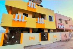 Rainbow backpacker hostel for women