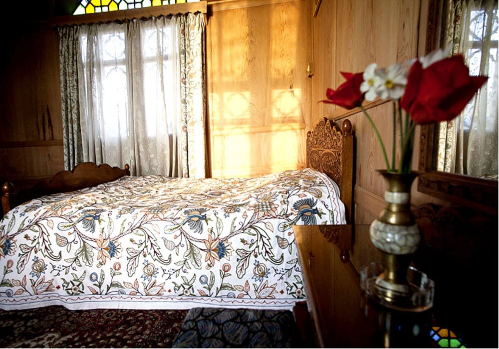 Jaffar palace group of houseboat - Tap to explore photos