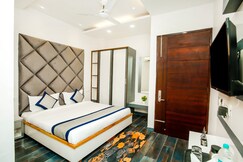 hotel crystal empire