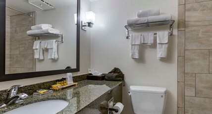 Best Western Plus Scottsdale Thunderbird Suites Room Type - Suite-2 Double Beds, Non-Smoking, Separate Bedroom, Wet Bar, Sofabed, Full Breakfast