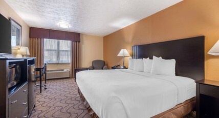 Best Western Campbellsville Inn Room Type - 1 King Bed, Non-Smoking, High Speed Internet Access, Microwave And Refrigerator, Desk, Coffee Maker,