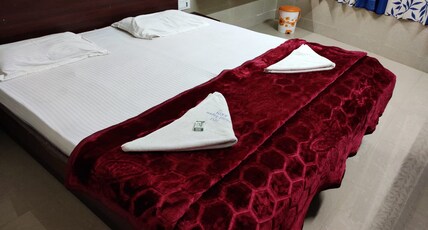 Hotel Sugam Room Type - Deluxe Double AC Room