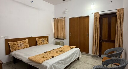 Sanjeev & Jyotsnas Decent Homestay Room Type - Chirping Birds