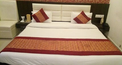 Hotel Bridge View Room Type - Deluxe Room