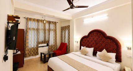 Hotel Uppal Plaza 5mins to triveni ghat Room Type - Deluxe Room