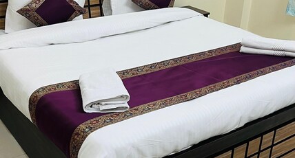 Entire 2 BHK Suite Room Type - Bedroom 1