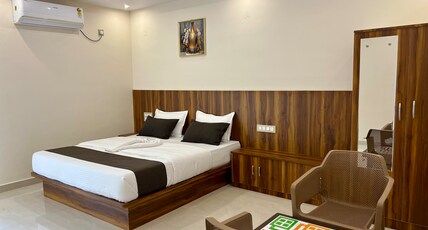 ESTORIA HOTEL AND RESORT Room Type - Deluxe Room