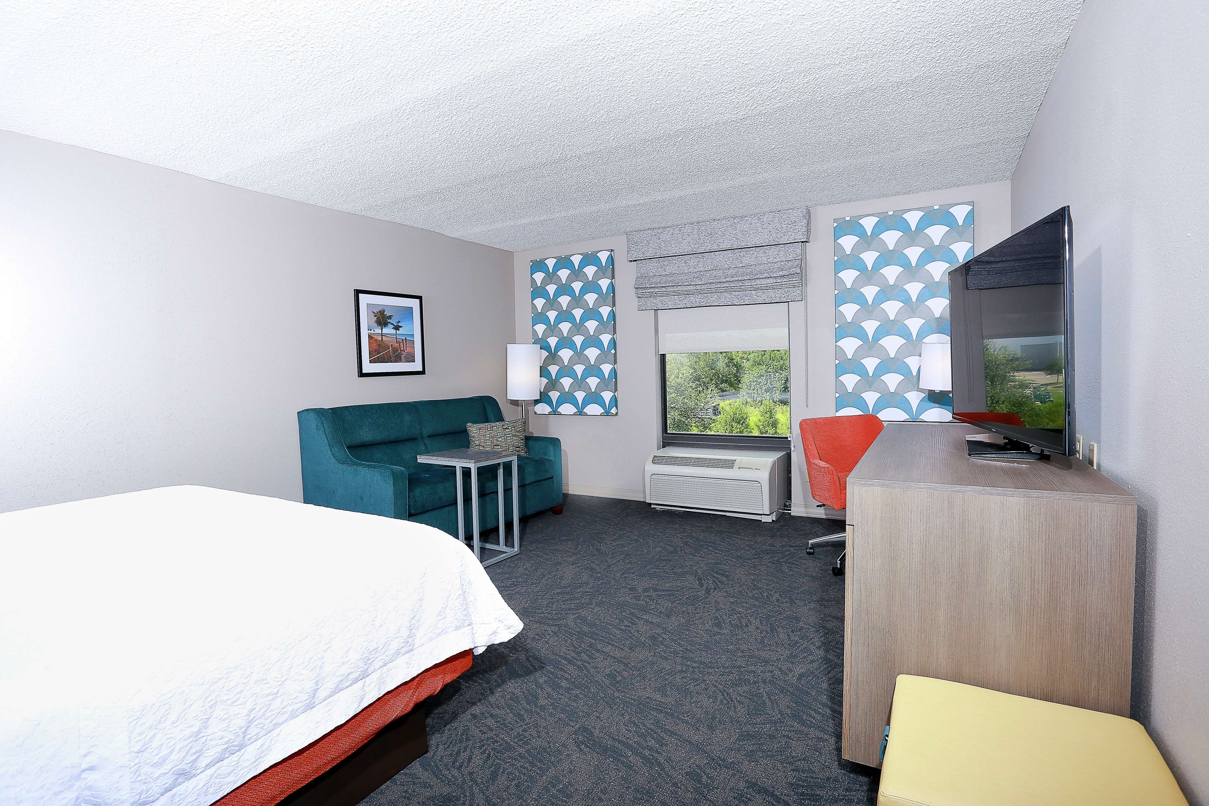 Hampton Inn & Suites Tampa Wesley Chapel - Tap to explore photos