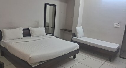 SMT. K.K. DOSHI VISHANIMA VAISHNAV ATHITHI BHUVAN Room Type - Family Room with extra bed