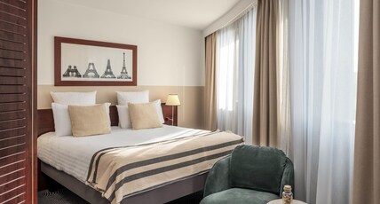 HOTEL PARIS GARE MONTPARNASSE TGV Room Type - Privilege room, view of Eiffel Tower - 1 double bed