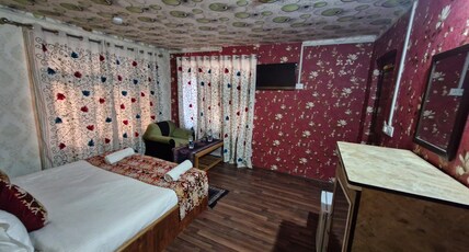Blue Pine Guest House Pahalgm Room Type - Standard Room