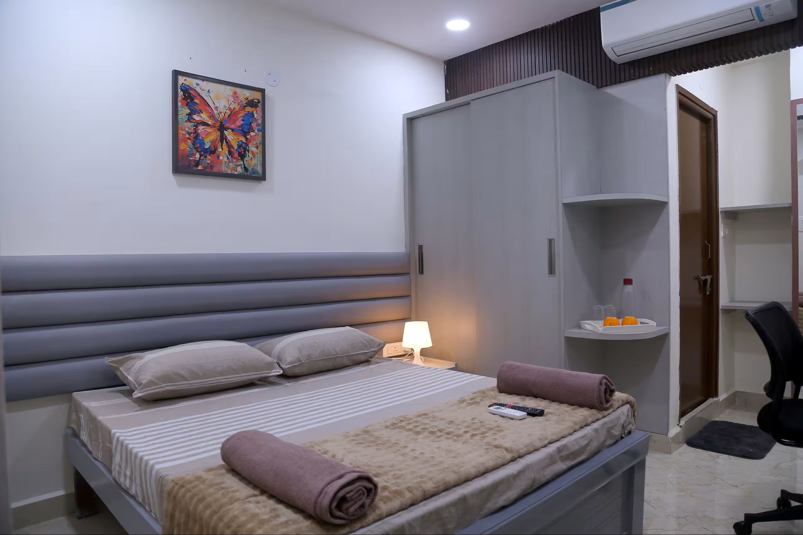 Yendluris Work Ready Private Room Gachibowli - Tap to explore photos