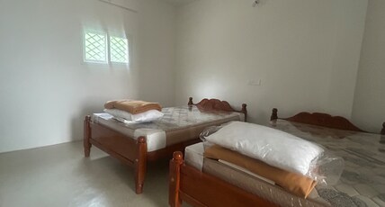 Leo Residency Inn Sirumalai Room Type - Standard Room with Hill View Leo Residency Inn Sirumalai Room Type - Standard Room with Hill View
