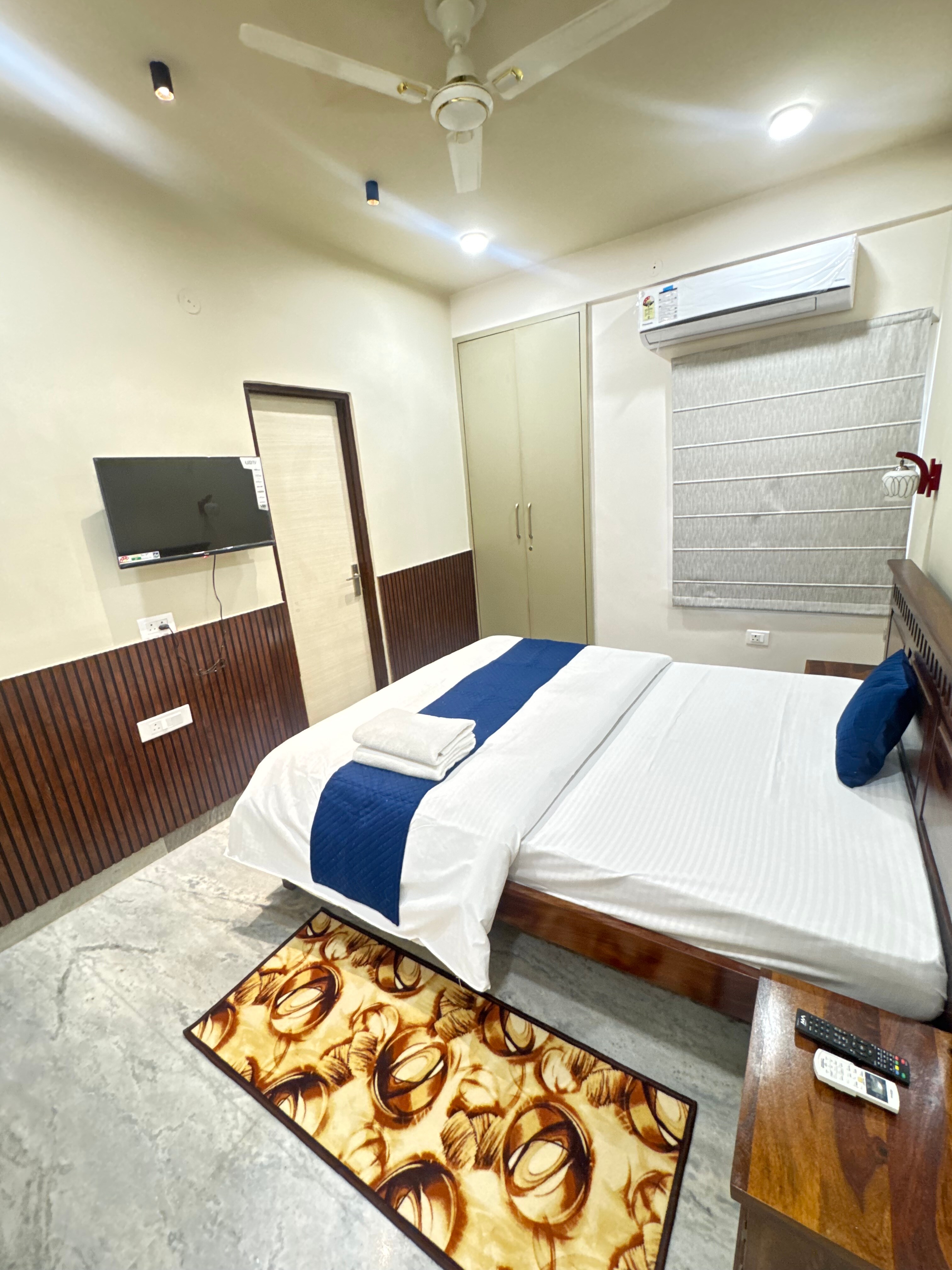 Budhgiri Heritage 2BHK wth Wi Fi - Tap to explore photos